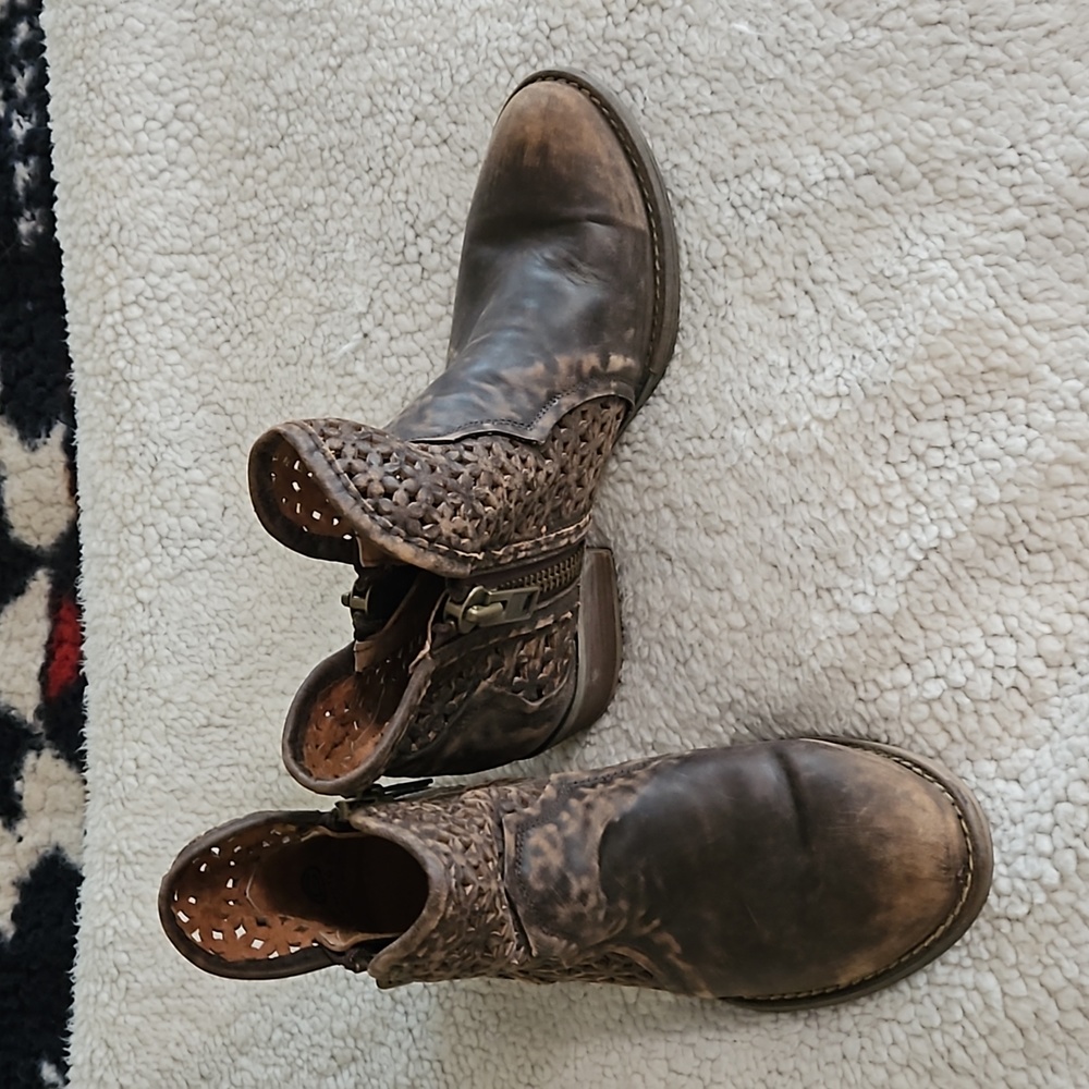 Circle G booties sz 7